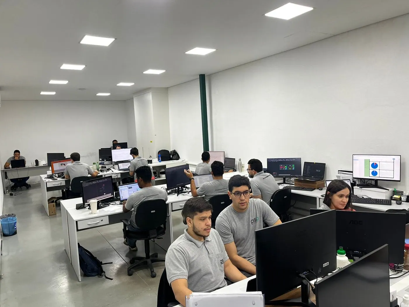 Equipe da PSO em reunião de engenharia