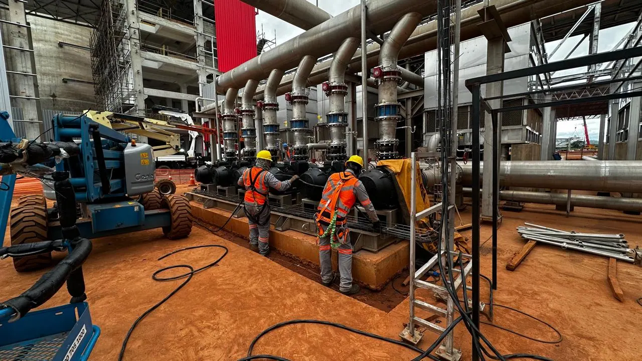 Montagem eletromecânica industrial em campo