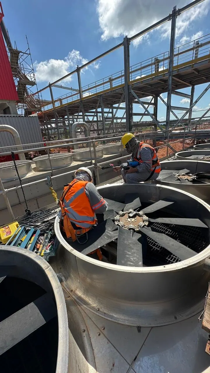 Montagem e interligação de equipamento de grande porte