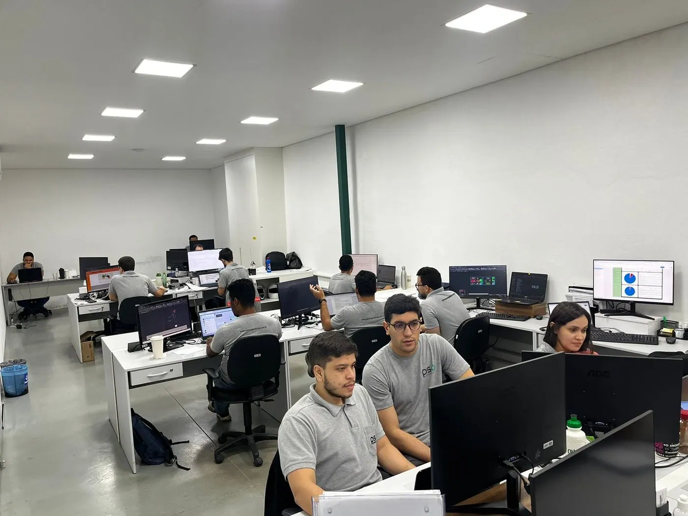 Equipe de engenharia da PSO desenvolvendo projetos executivos